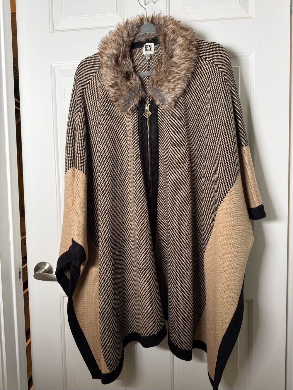 Anne Klein Beige & Black Faux Fur Collar Knit Cape